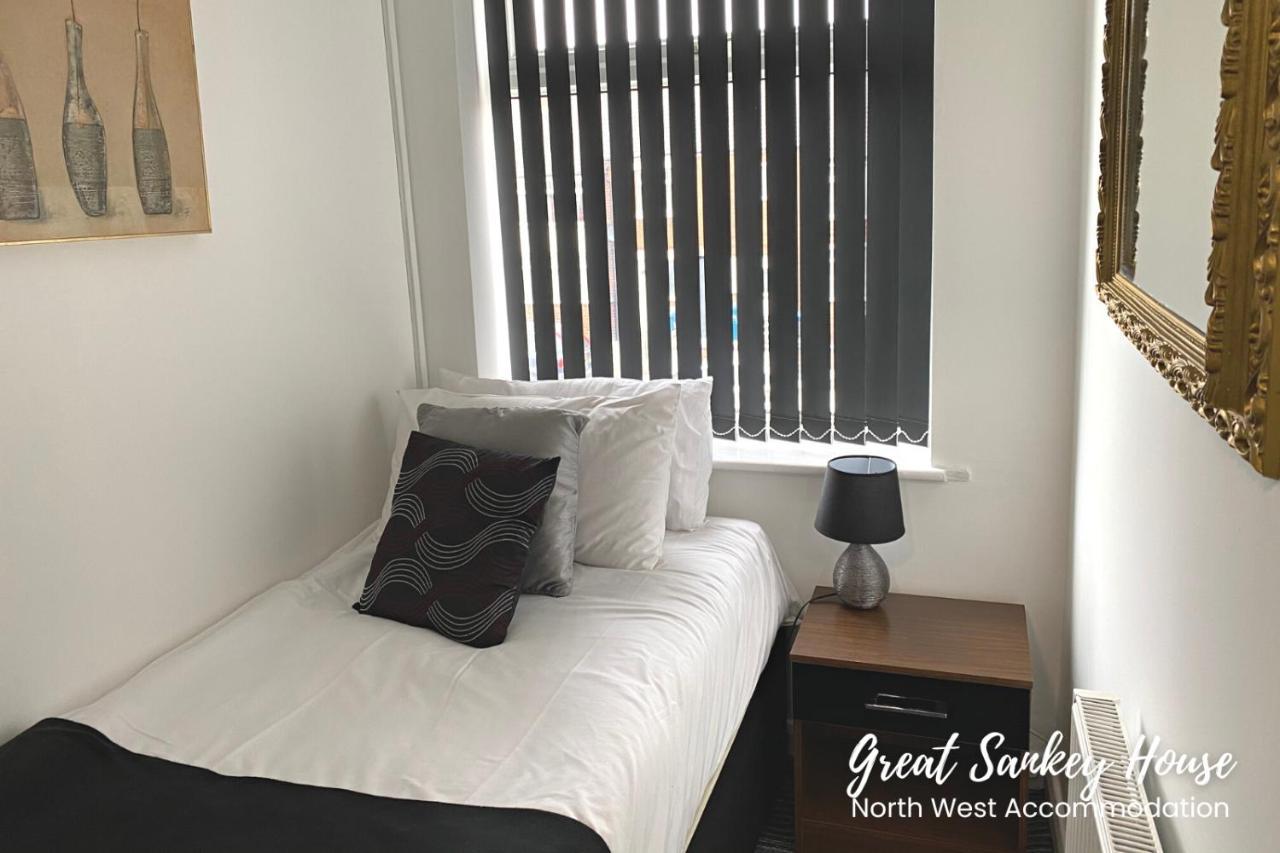 Great Sankey Serviced Accommodation Уорингтън Екстериор снимка