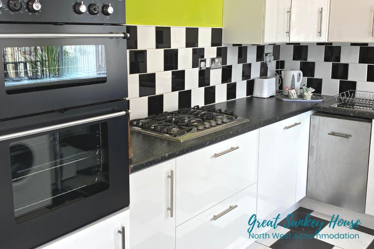 Great Sankey Serviced Accommodation Уорингтън Екстериор снимка