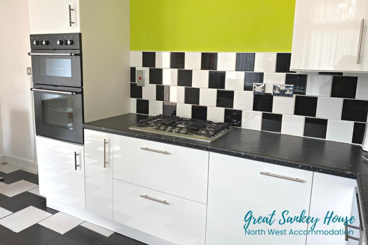 Great Sankey Serviced Accommodation Уорингтън Екстериор снимка