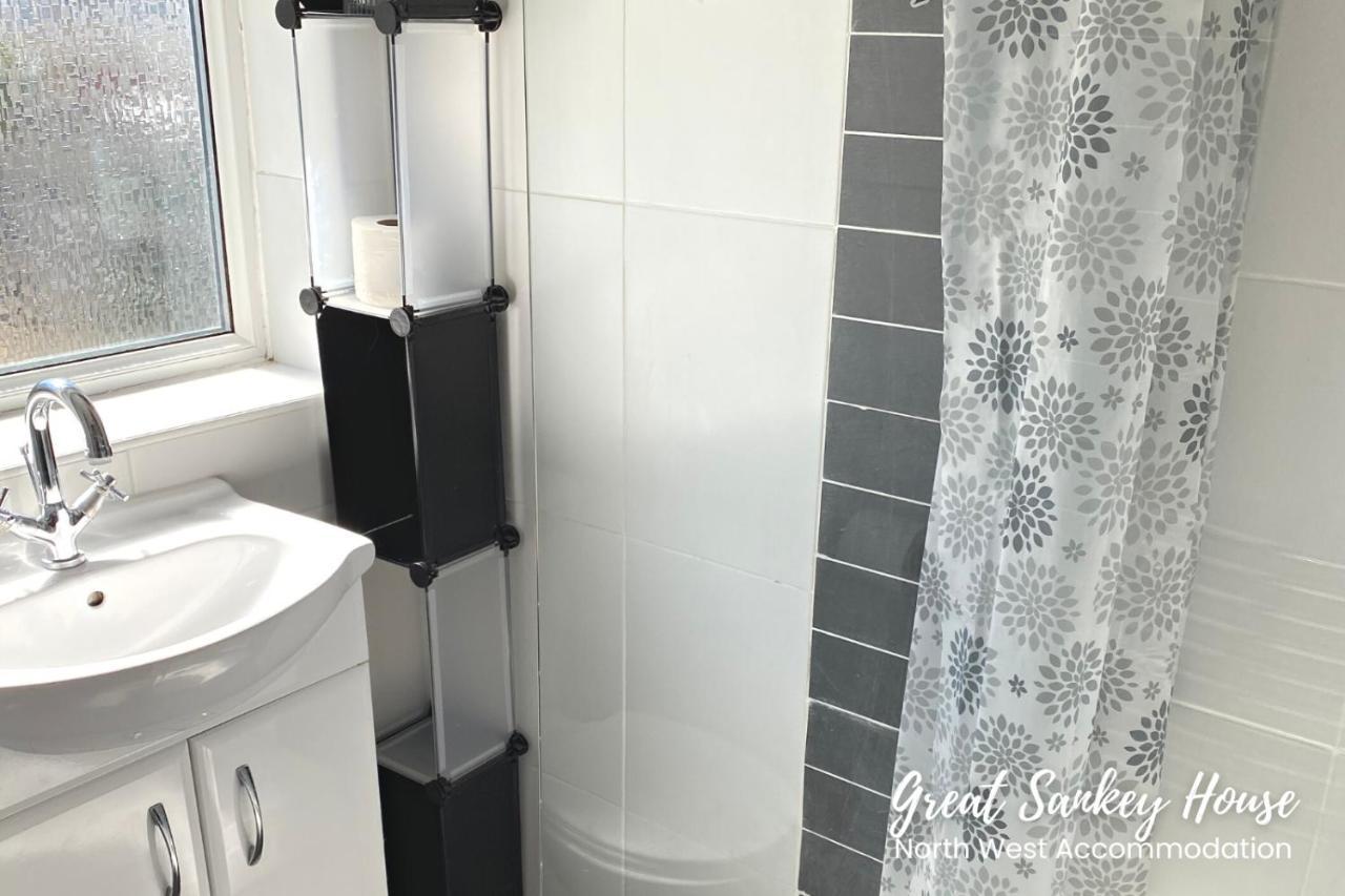 Great Sankey Serviced Accommodation Уорингтън Екстериор снимка