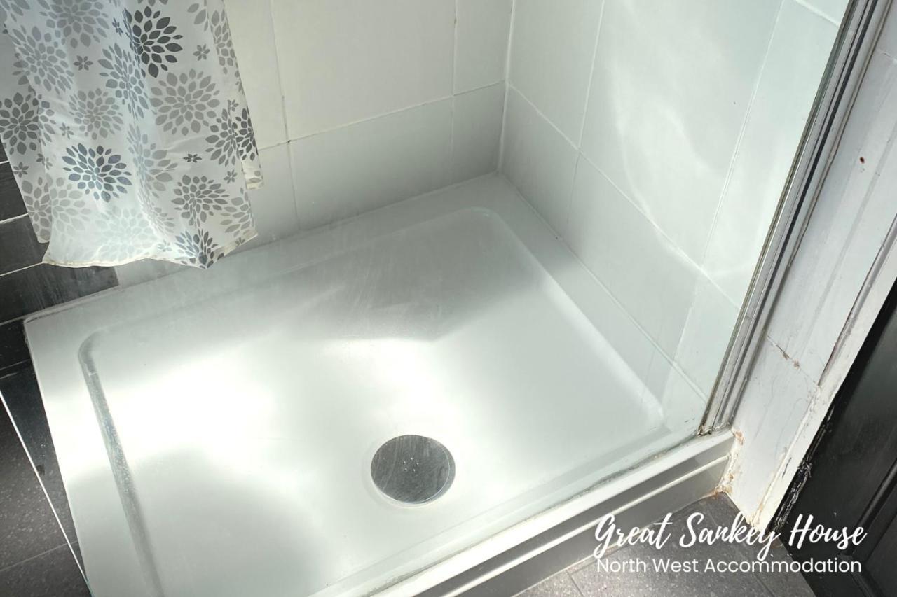 Great Sankey Serviced Accommodation Уорингтън Екстериор снимка